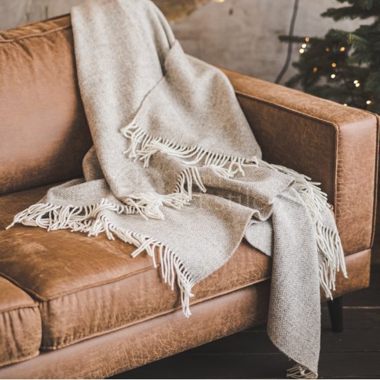 Wool blanket with fringes "Eglutė" beige